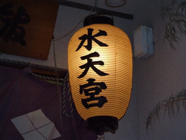 夜を照らす提灯