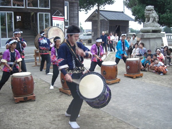 勇壮な太鼓の演舞