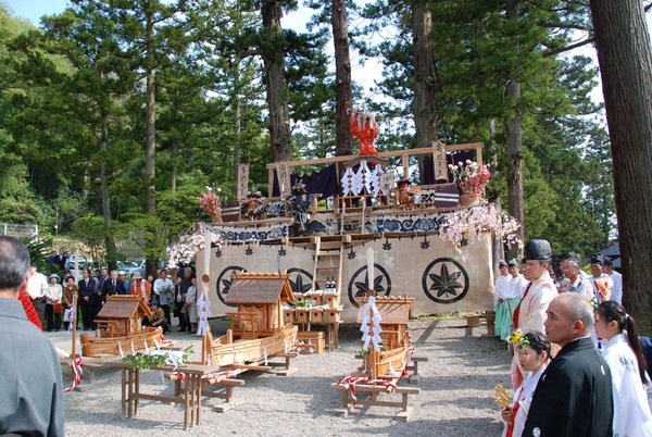 二上射水神社築山行事