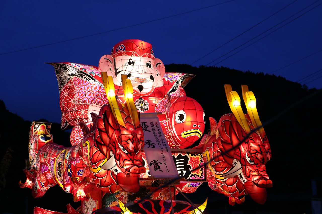 夜高行燈の街練りは圧巻！