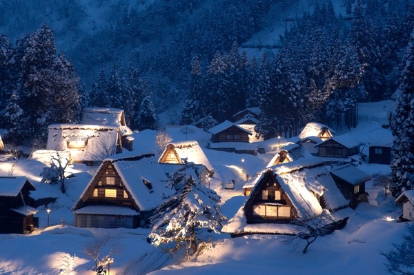 凛とした空気と雪あかりに酔う冬