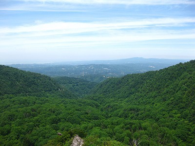 新緑の医王山に登れば日本海が一望できます