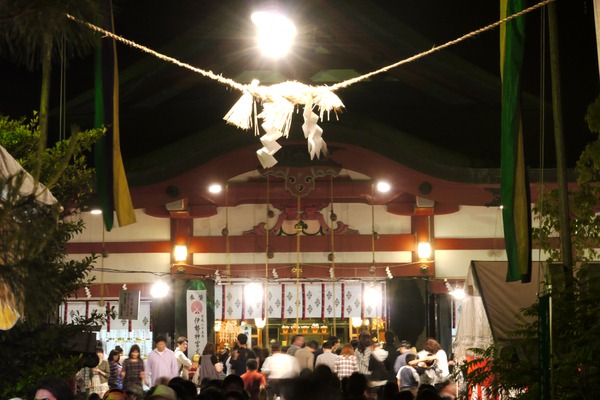 夜に人出は最高潮！