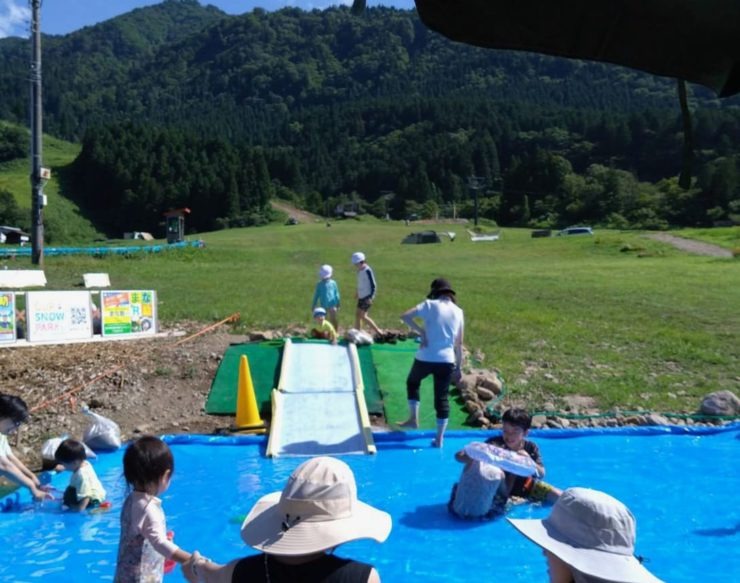 百閒滑（ひゃっけんなめ）の水を使ったキッズプール
