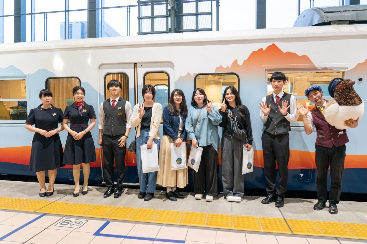 お客様の快適な列車の旅をサポートいたします
