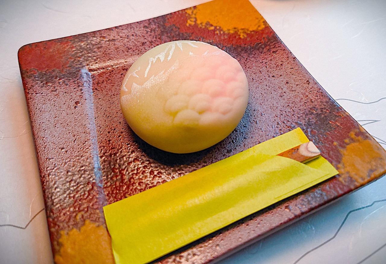 デザートは引網香月堂の上生菓子をご提供