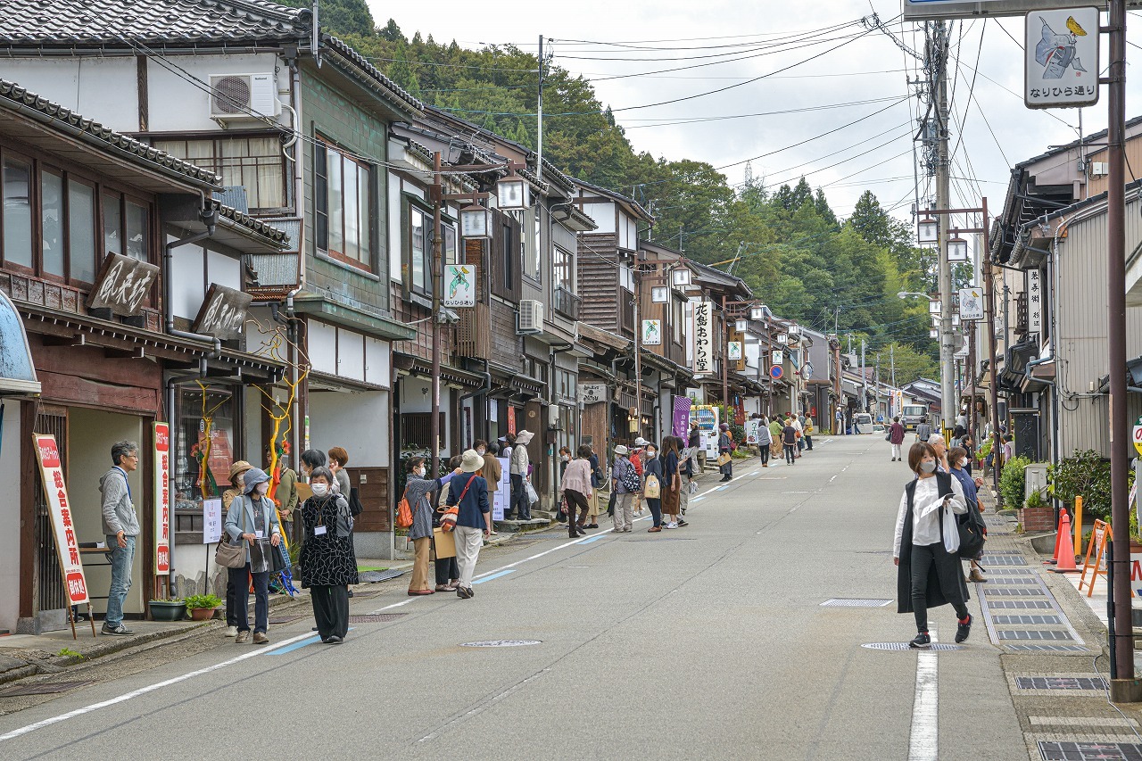 上新町通りの様子