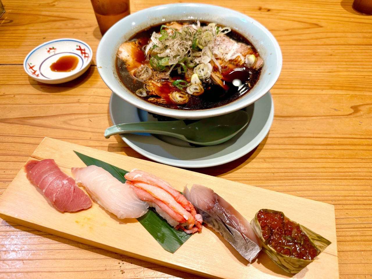 とやま鮨５貫＋ブラックラーメンセット