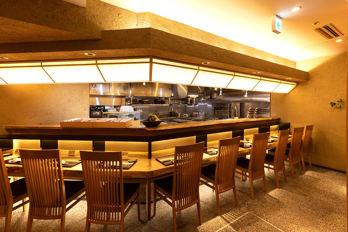 半個室に加え、カウンター席もご用意
