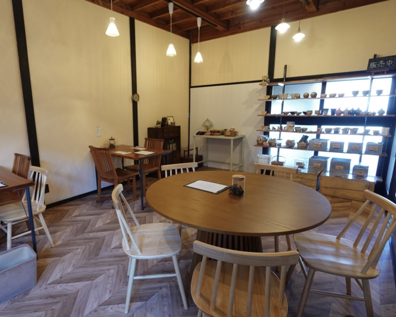 店内には富山県内の作家さんの作品が♪