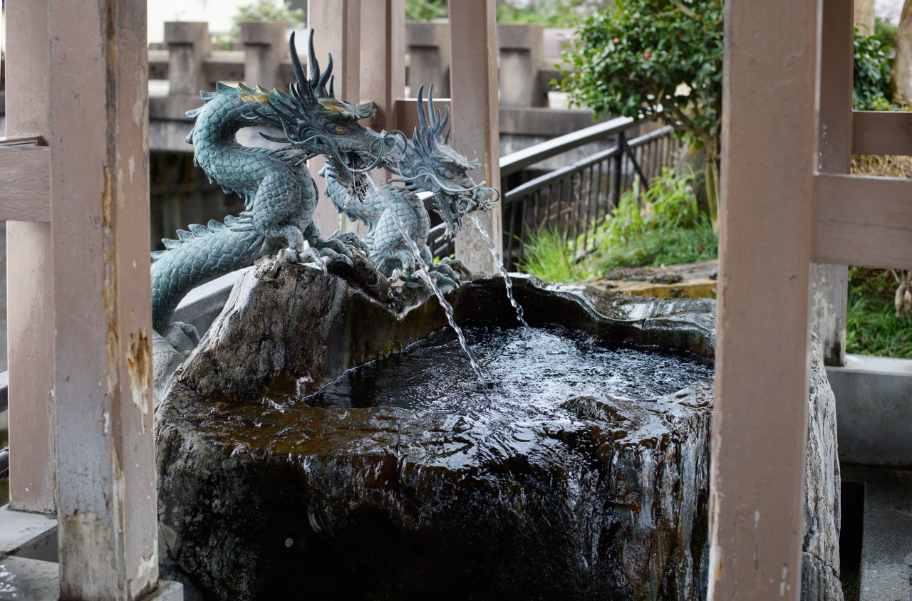 龍の形をした蛇口(石倉町延命地蔵尊)
