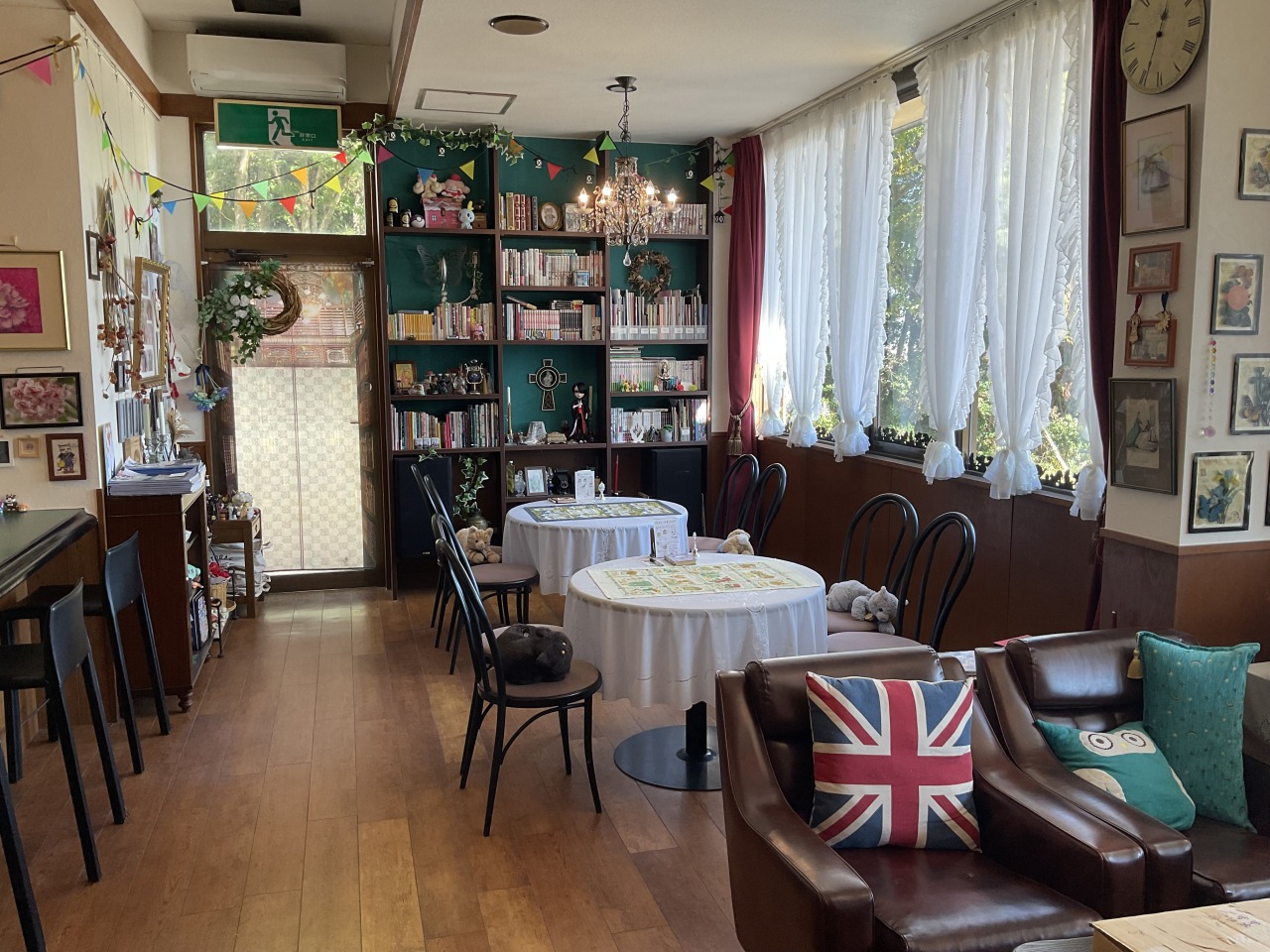 ゆっくりとくつろげる店内