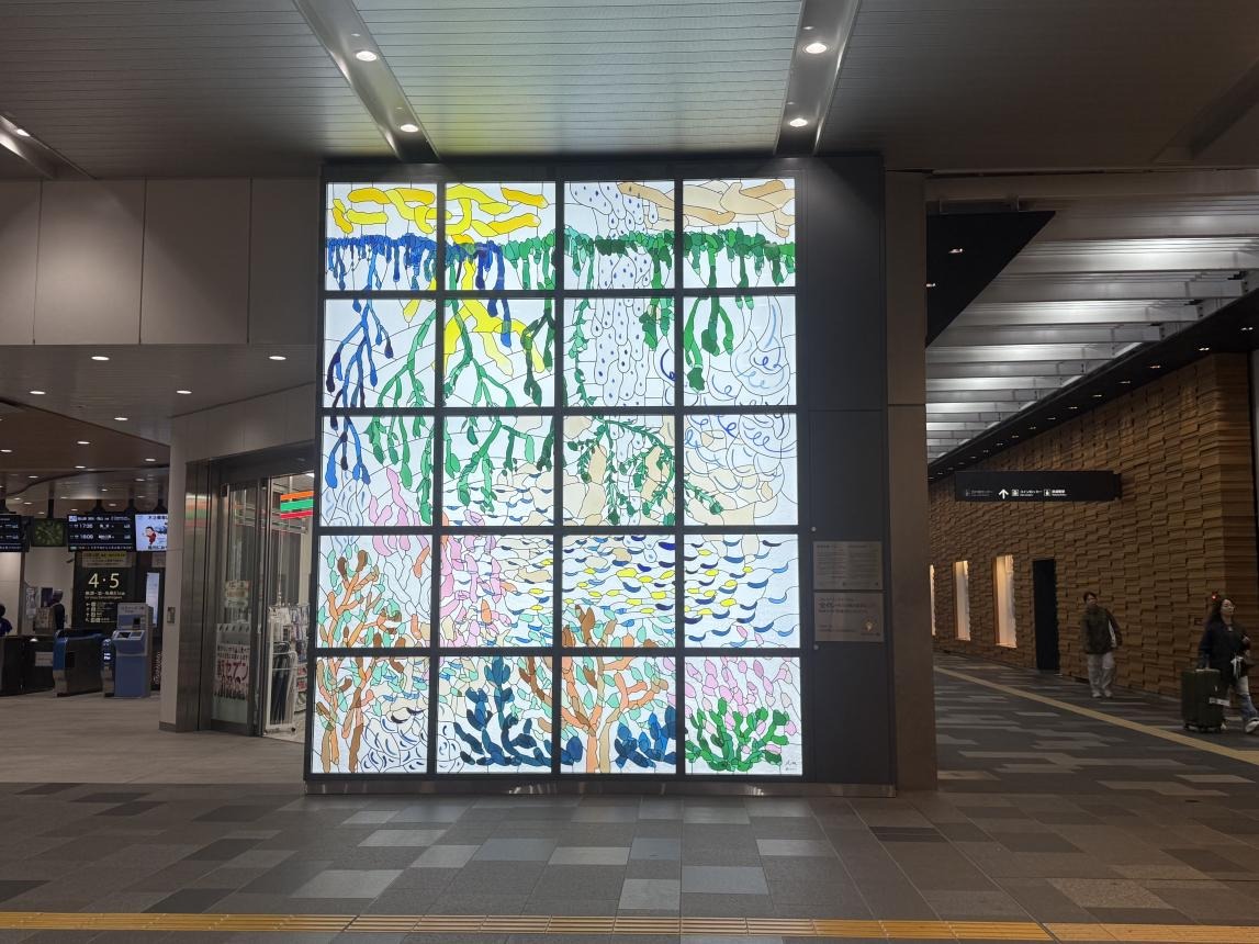HIMI CRAFT FES.にご協力いただいている皆川明さん原画の大作は、富山駅で見ることができます(画像提供:ふぉとやまライター岡田真寿美)