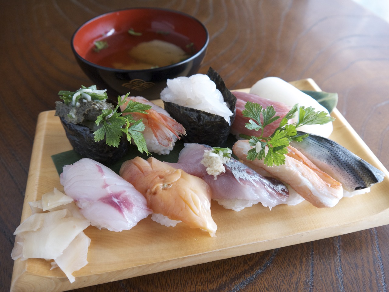 富山湾鮨(3,500円)。