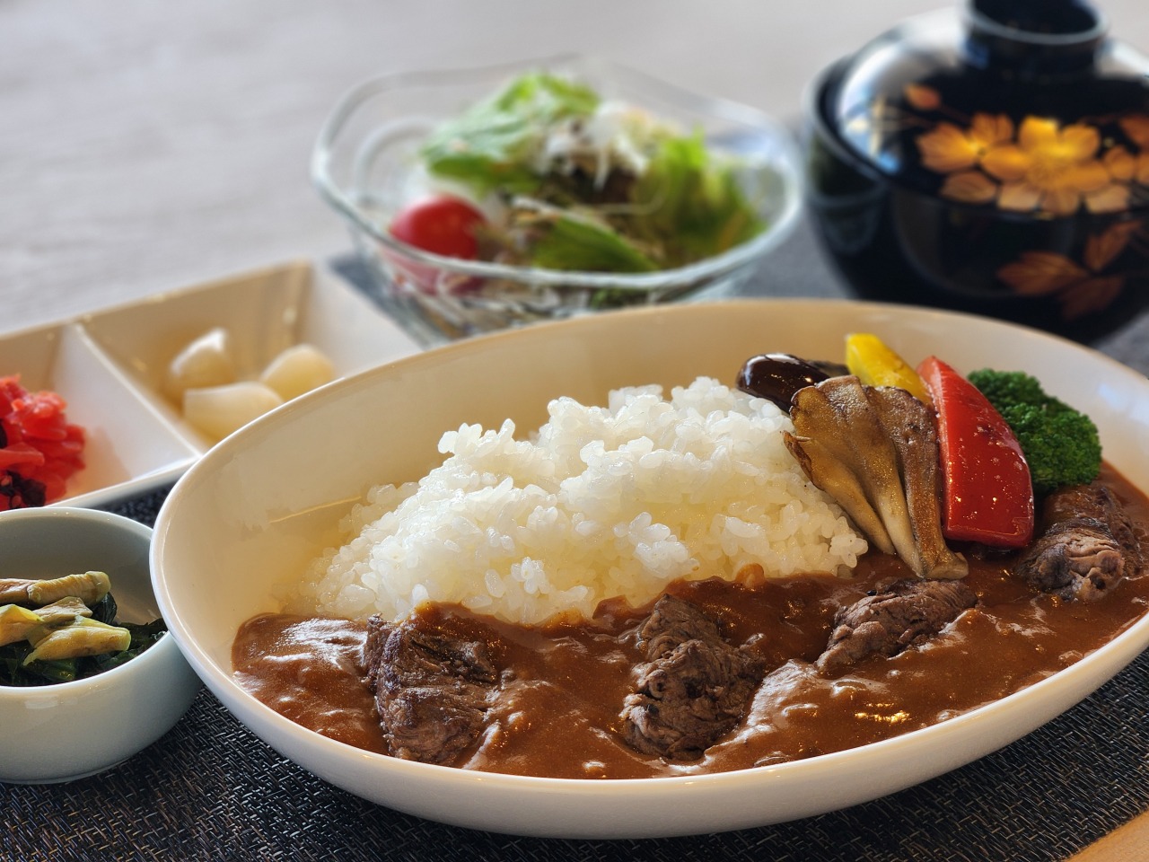 氷見牛をじっくりと煮込んでいます『氷見牛カレー』